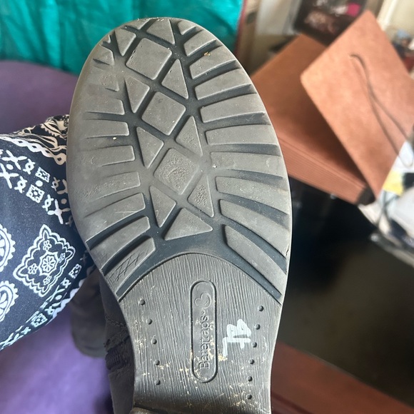 Baretraps 8.5 Tall Distressed Boots - Picture 5 of 5